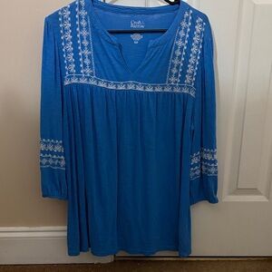 Croft & Barrow Women's Blue Top with White Embroidery
